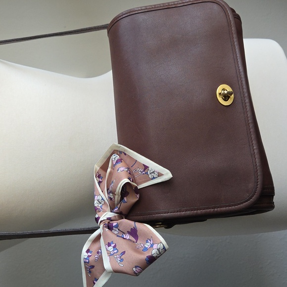 Coach Handbags - Vintage COACH Mahogany Ridgefield Leather Crossbody Bag #9812